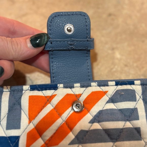 Vera Bradley RFID Smartphone Wristlet Wallet Geo Medallions NWT - Picture 5 of 14